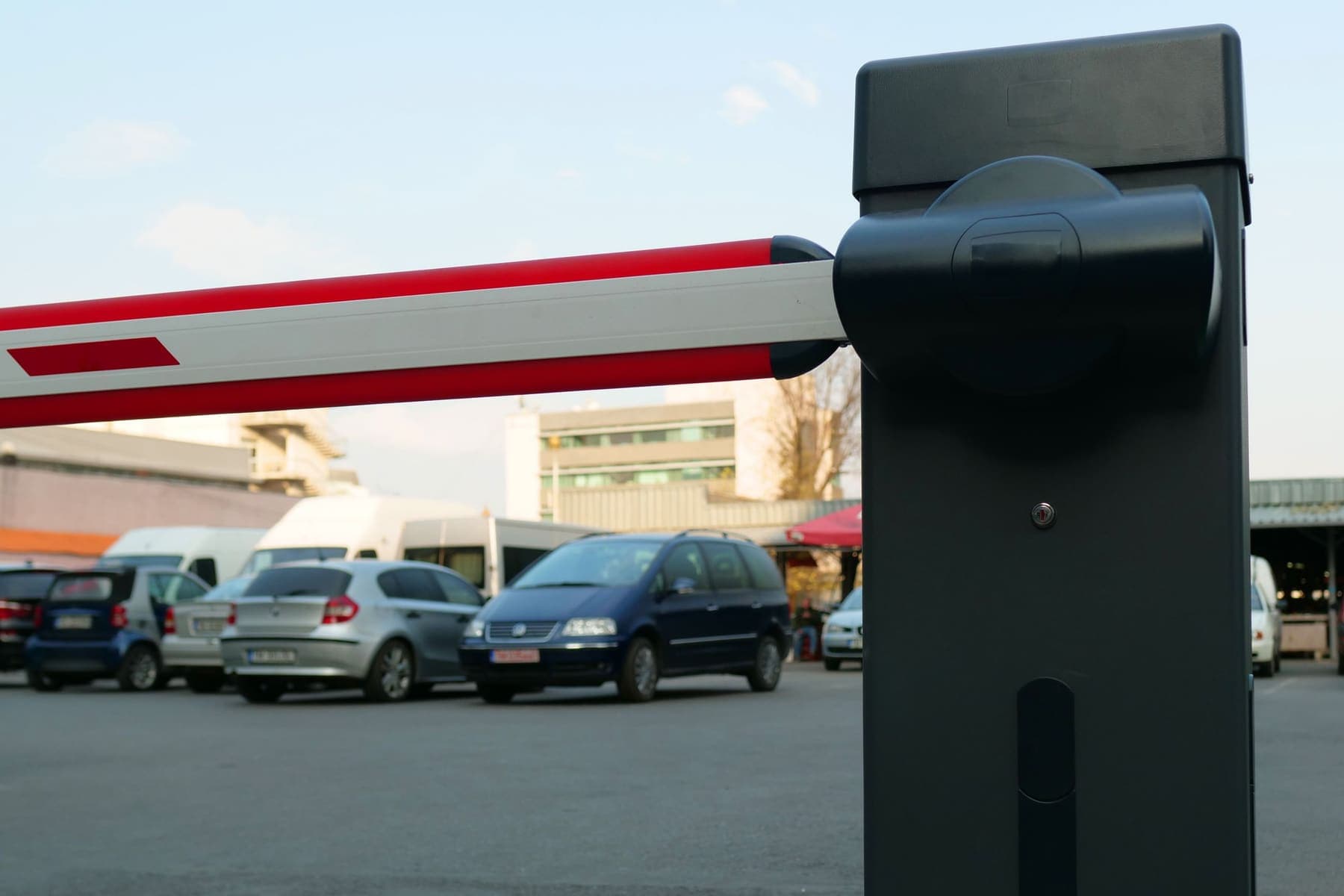 Automatic parking barrier arm